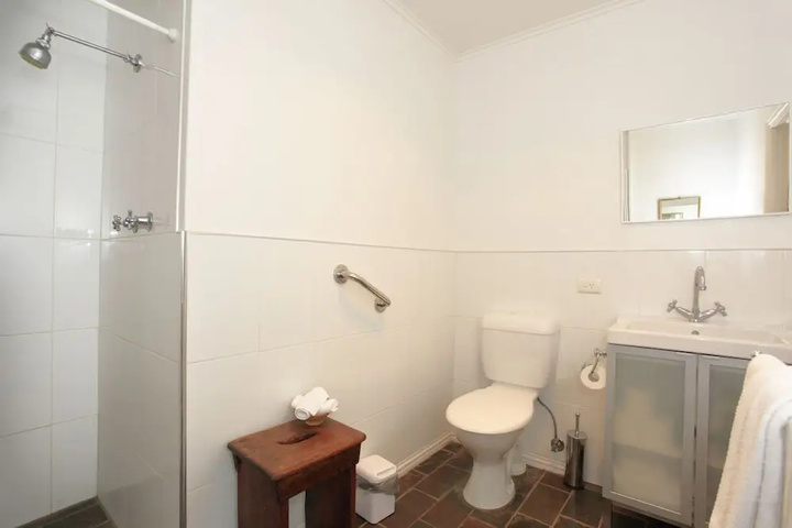 Room 10 of 13