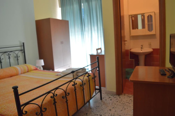Room 2 of 37
