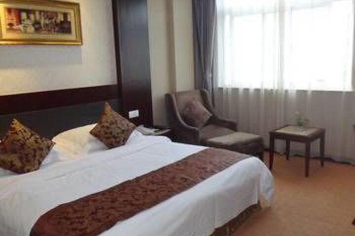 Room 5 of 10