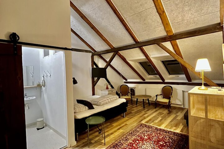 Room 3 of 78