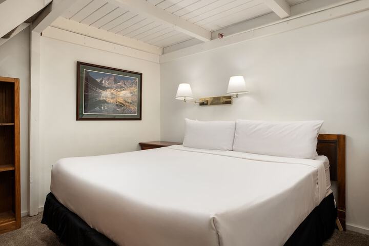 Room 4 of 105