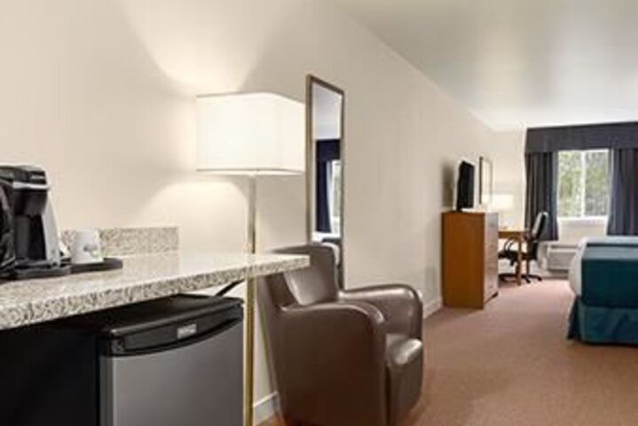 Room 10 of 33