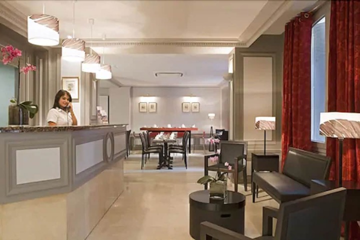 Entrance & Lobby