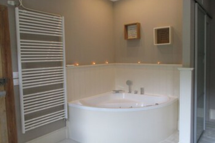 Hot Tub 17 of 40