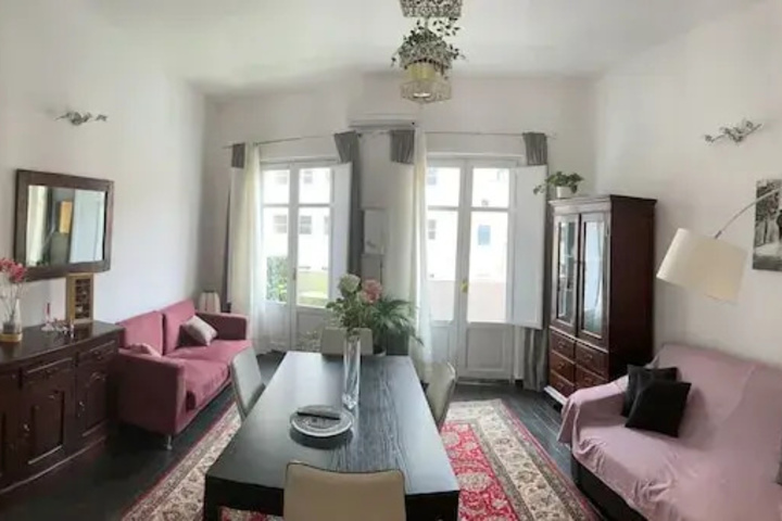 Room 5 of 8