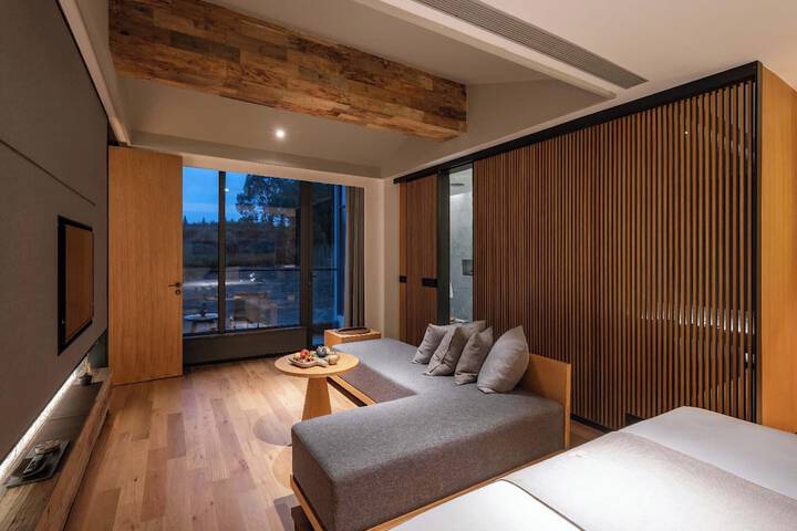 Room 28 of 127