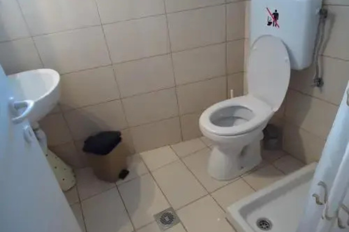 Room 6 of 18