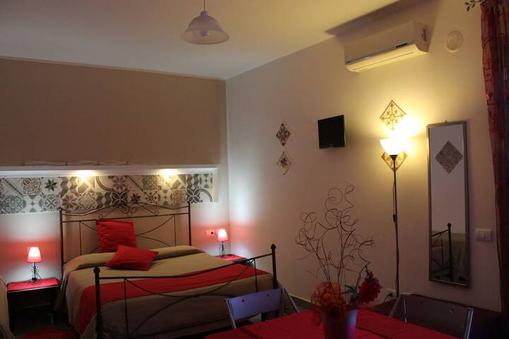 Room 8 of 90