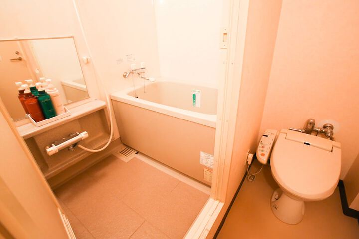 Room 27 of 63