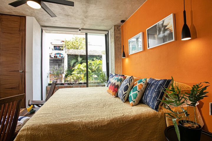 Room 32 of 68