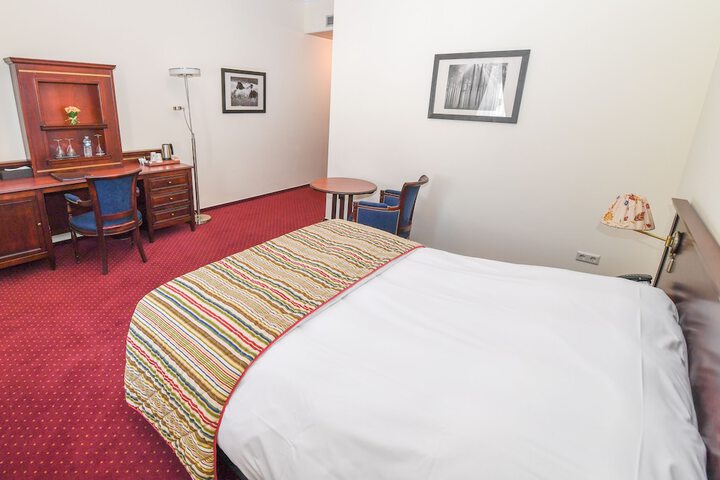Room 9 of 91