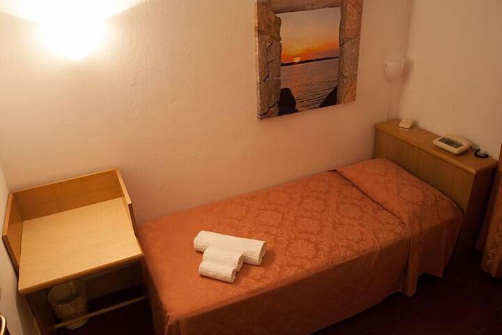 Room 8 of 41