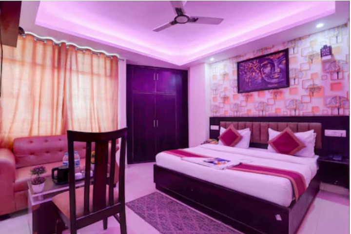 Room 4 of 13