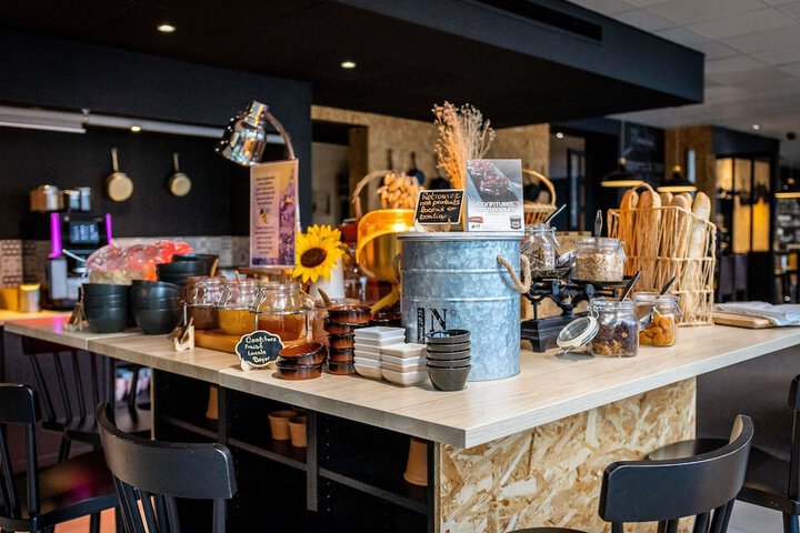 Breakfast/Coffee Service 51 of 107