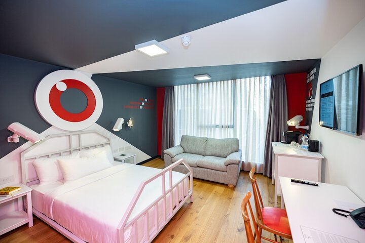 Room 108 of 171