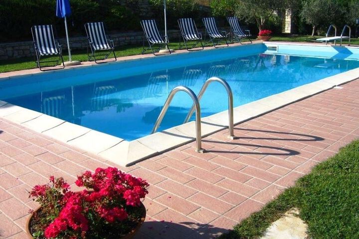 Pool 20 of 53