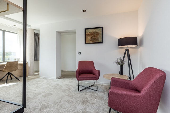 Room 43 of 82