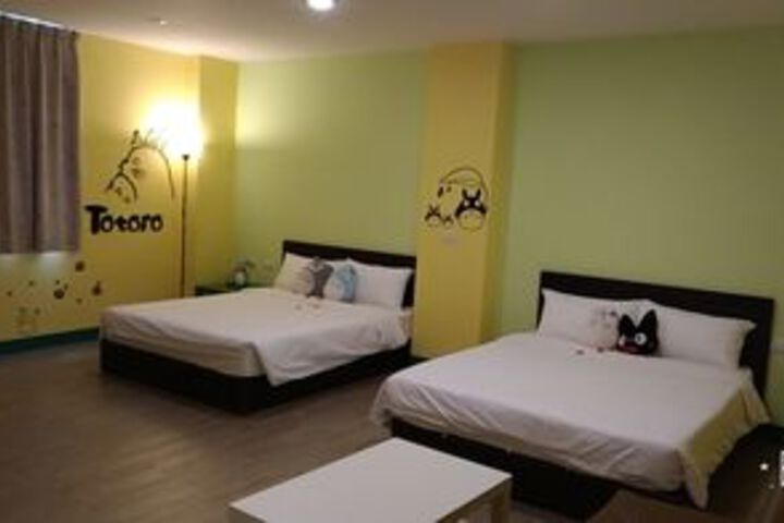 Room 11 of 16