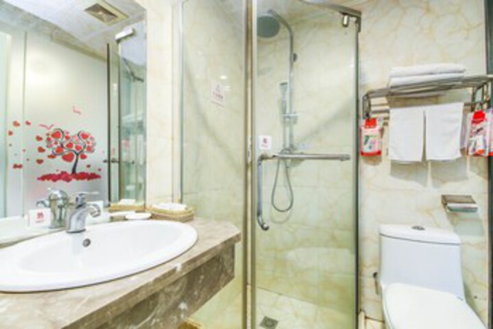 Room 4 of 24