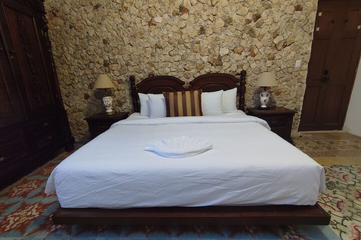 Room 3 of 44