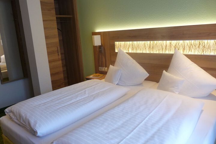 Room 3 of 27