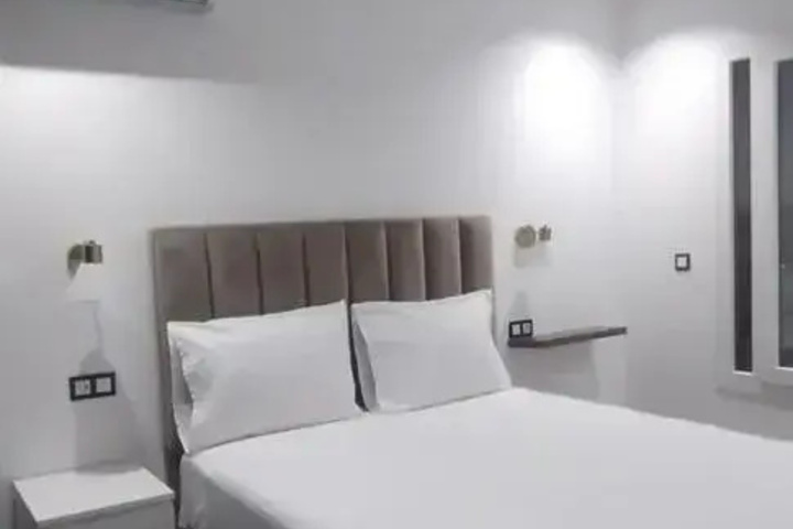 Room 5 of 15