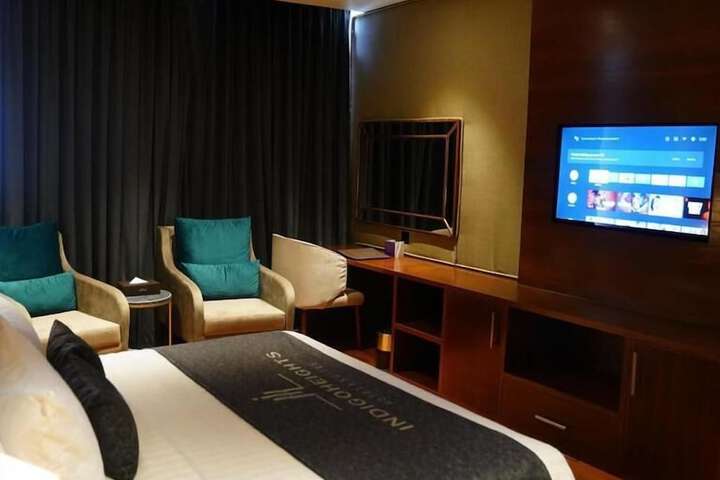 Room 15 of 42