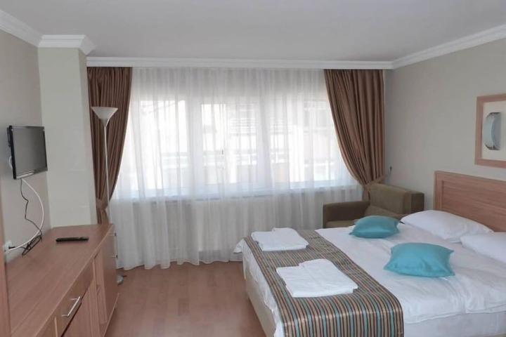 Room 9 of 28