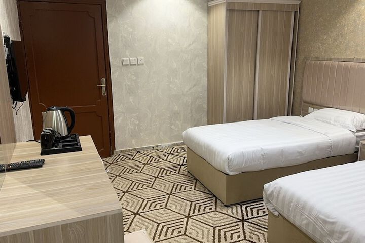 Room 12 of 40