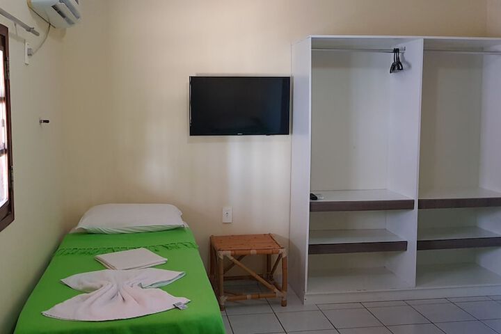 Room 4 of 33