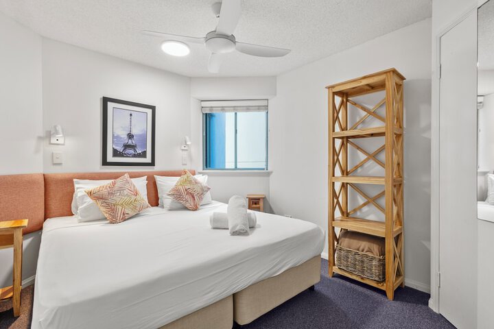 Room 17 of 104