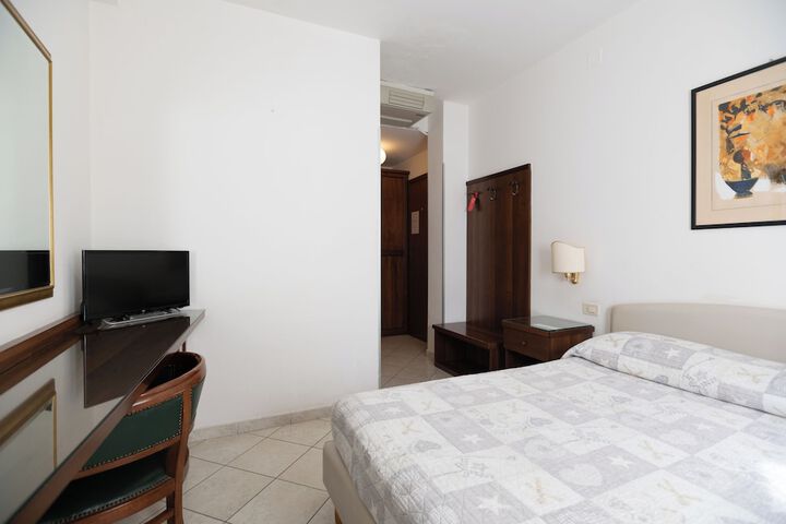 Room 13 of 23