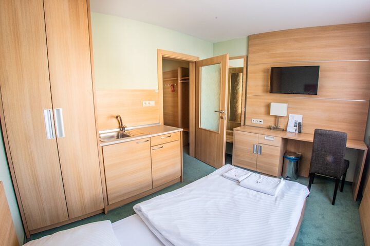 Room 12 of 73
