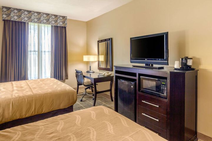 2 Queen Beds (5 of 14)