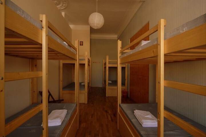 Room 9 of 37