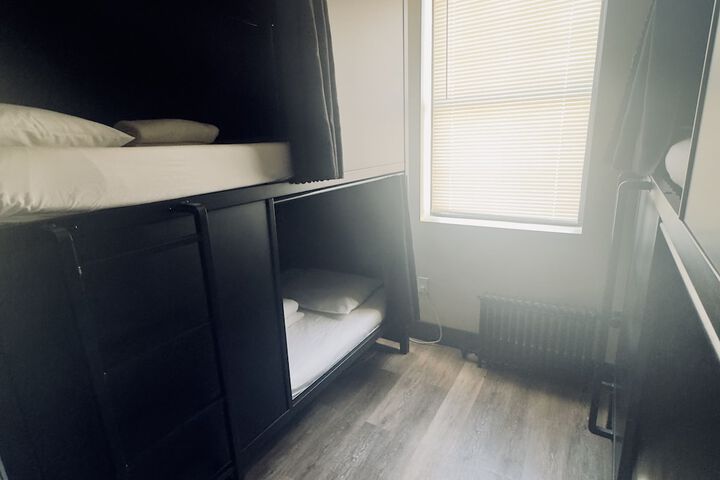 Room 9 of 19