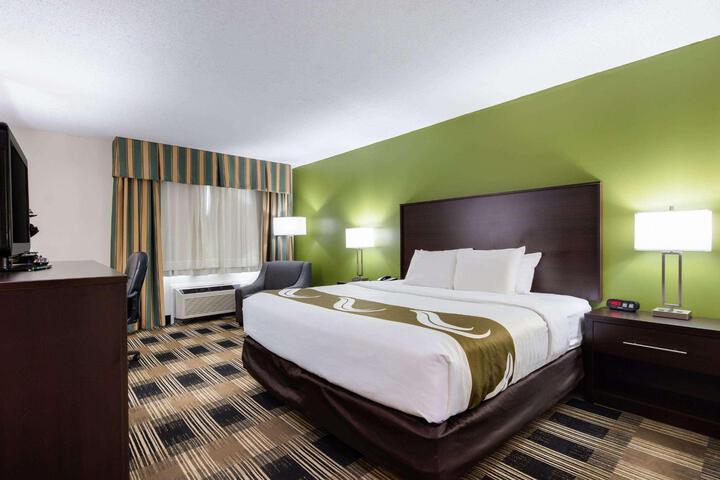 1 King Bed (2 of 6)