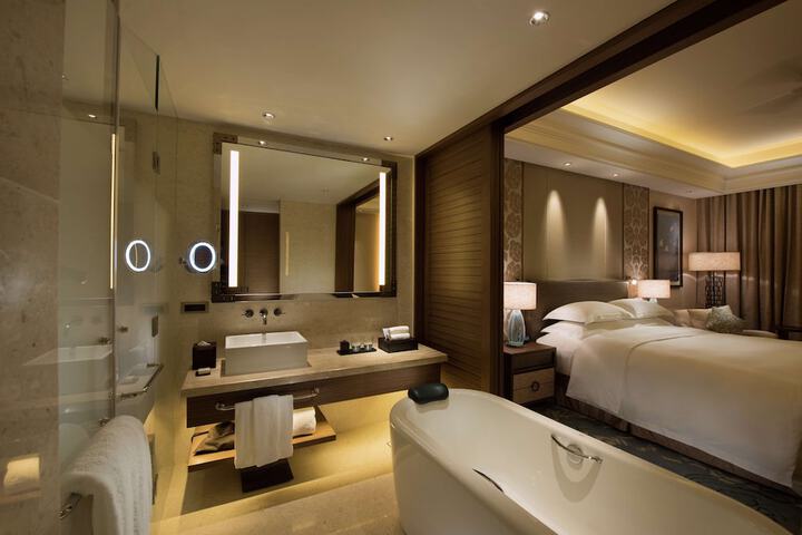 Room 52 of 109