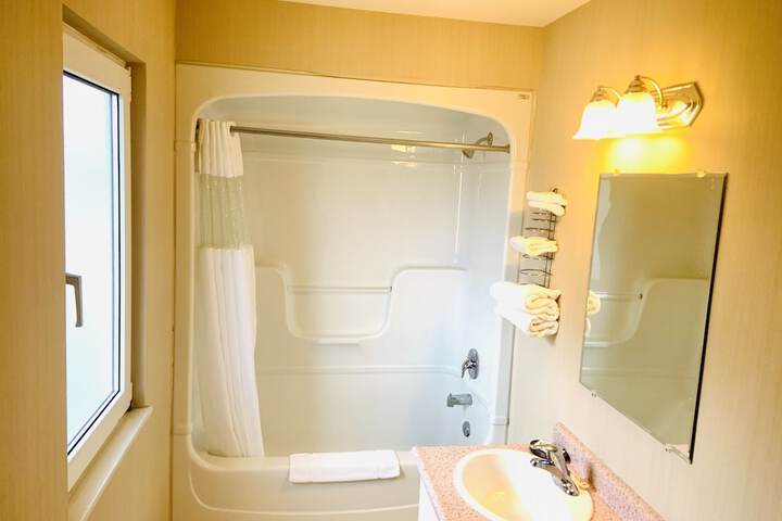 Room 16 of 18