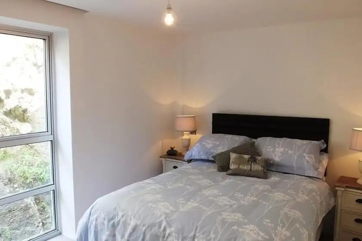 Room 5 of 15