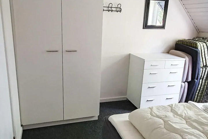Room 2 of 18