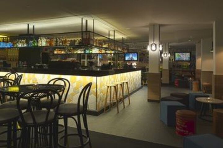 Hotel Bar