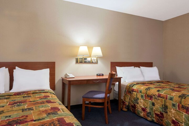 2 Double Beds (9 of 11)