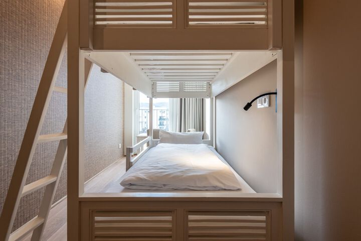 Room 6 of 43