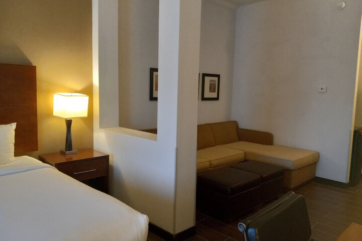 Room 6 of 34