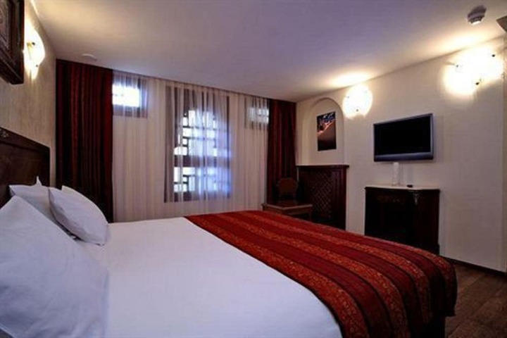 Room 7 of 38