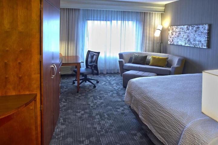 1 King Bed (8 of 13)