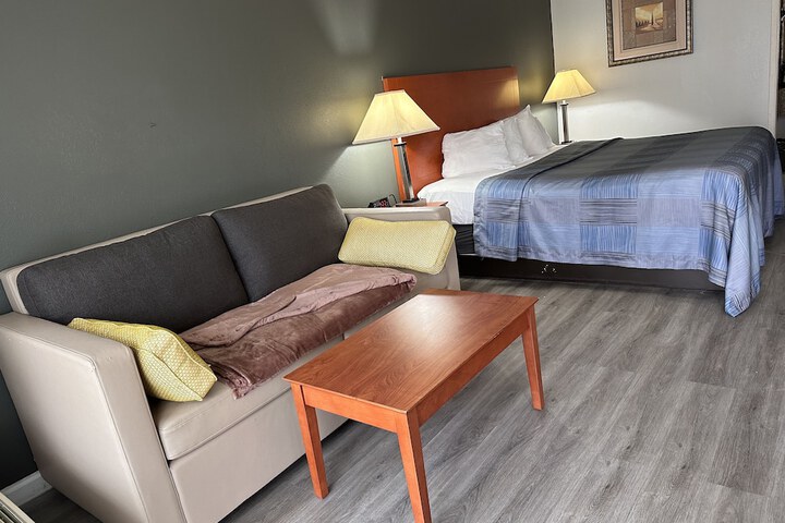 Standard | King Bed (4 of 16)