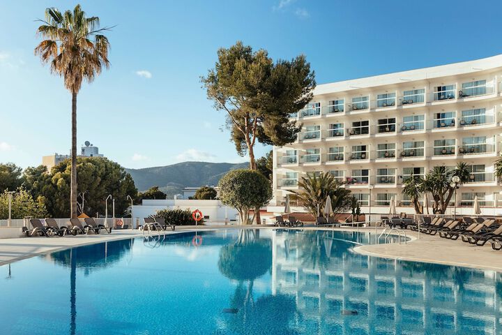 Hotel with Pool
