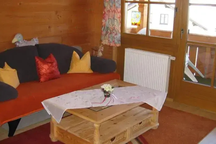 Room 4 of 9